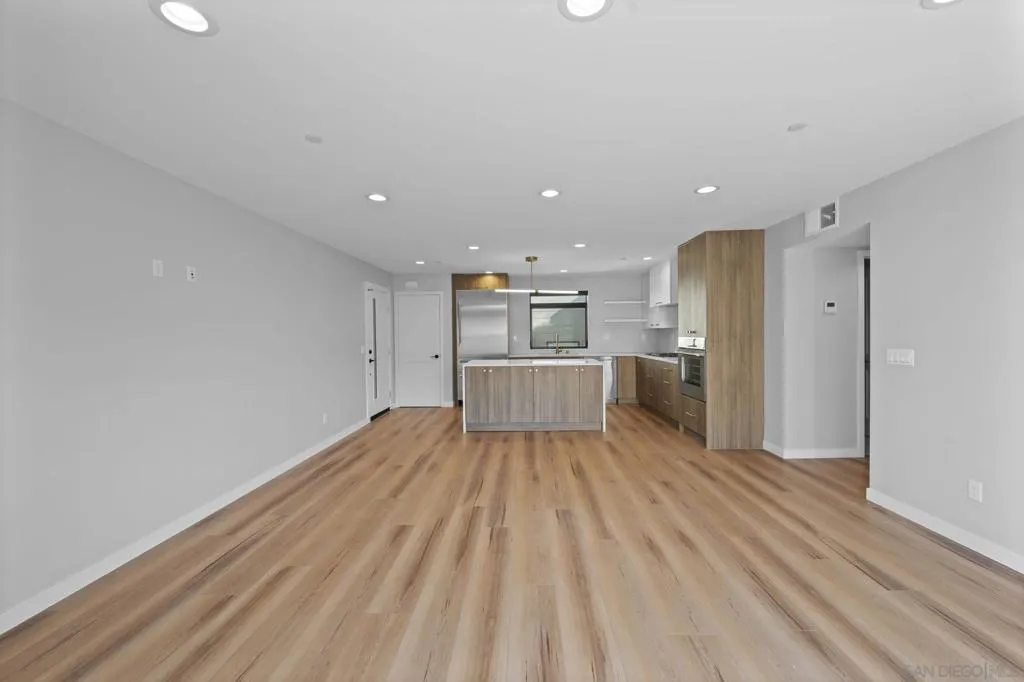 809 Seacoast Drive, Imperial Beach, California 91932 home-pic-10