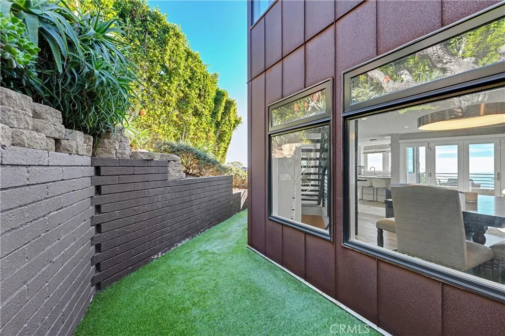 2590 Iris, Laguna Beach, California 92651 home-pic-16