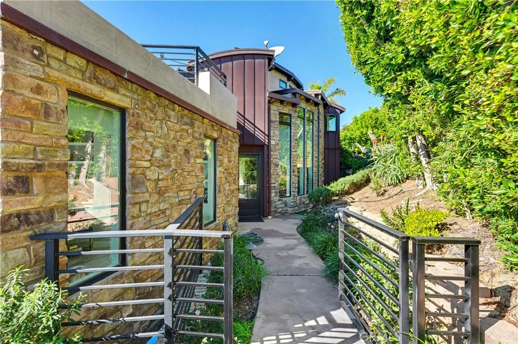 2590 Iris, Laguna Beach, California 92651 home-pic-12