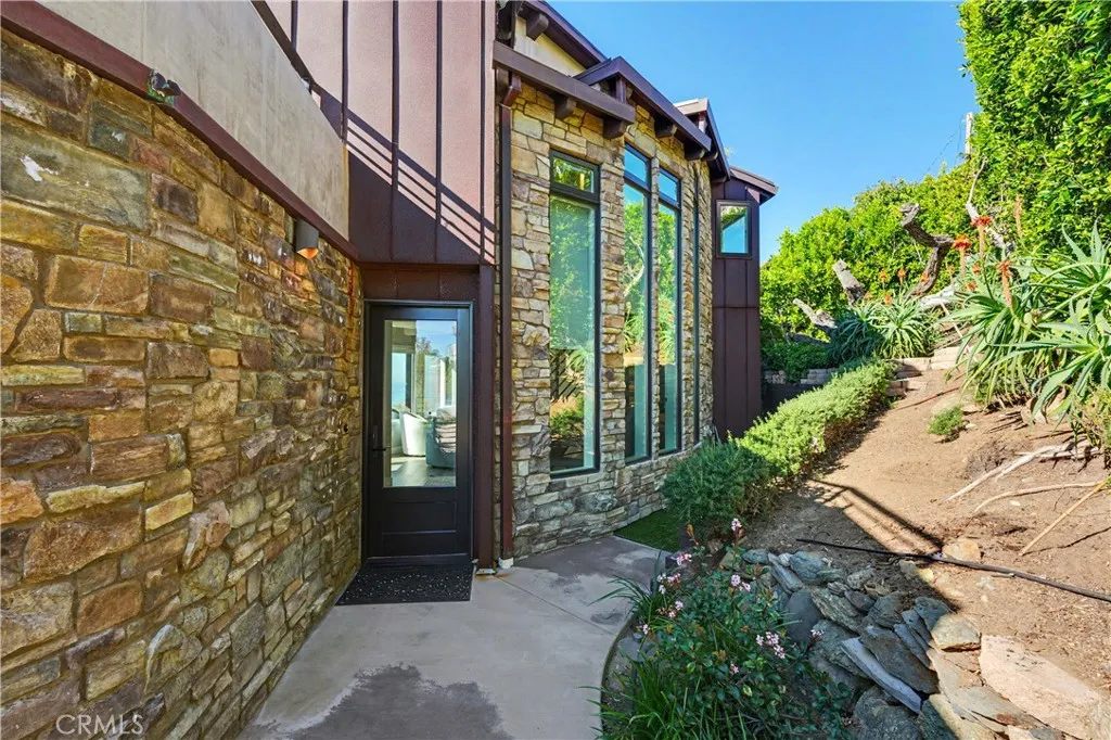 2590 Iris, Laguna Beach, California 92651 home-pic-15