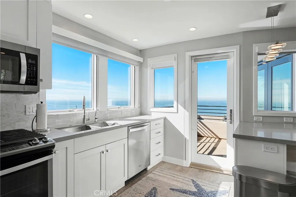 2590 Iris, Laguna Beach, California 92651 home-pic-34