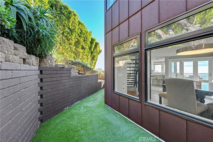 2590 Iris, Laguna Beach, California 92651