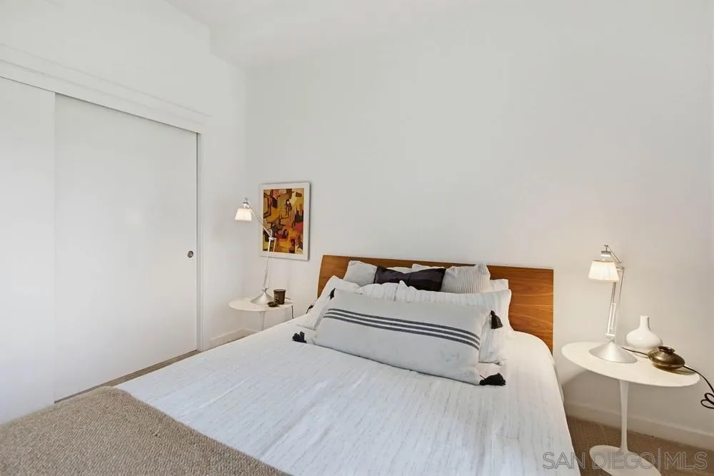 889 Date St 304, San Diego, California 92101 home-pic-15