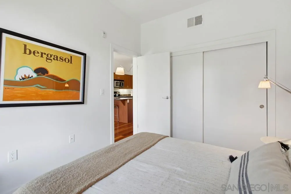 889 Date St 304, San Diego, California 92101 home-pic-16