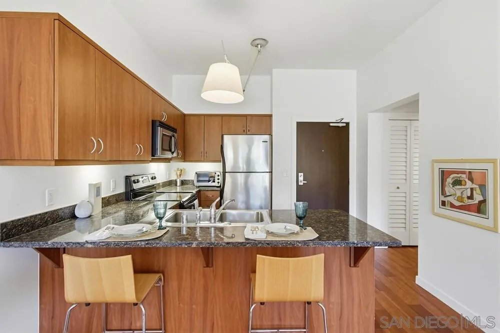 889 Date St 304, San Diego, California 92101 home-pic-8