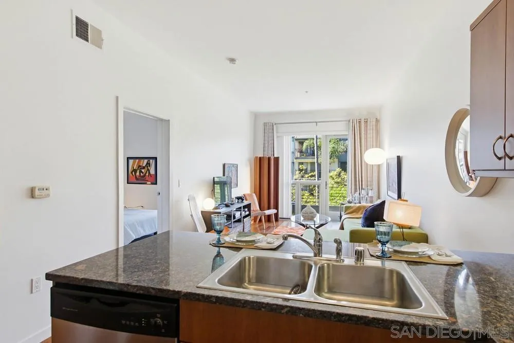 889 Date St 304, San Diego, California 92101 home-pic-11