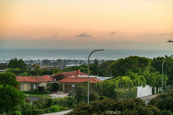 Yes the ocean is nearby and Catalina is at the edge of the fog.