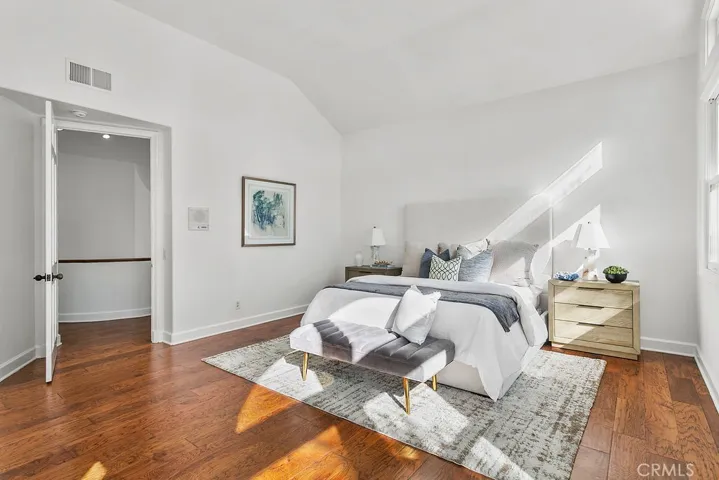  Primary bedroom .