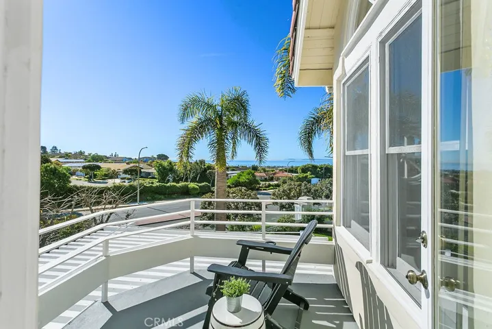 Enjoy your morning coffee and soak in the sun with a view of Catalina