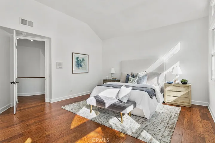  Primary bedroom .