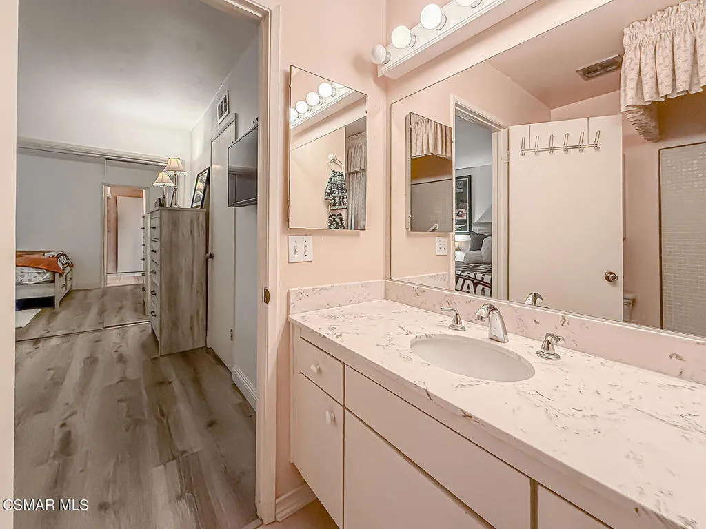 19337 Oak Plaza Court, Newhall, California 91321 home-pic-28