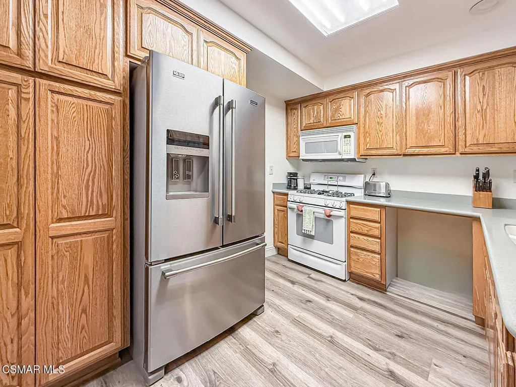 19337 Oak Plaza Court, Newhall, California 91321 home-pic-15