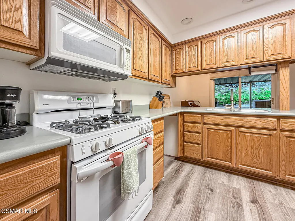 19337 Oak Plaza Court, Newhall, California 91321 home-pic-18