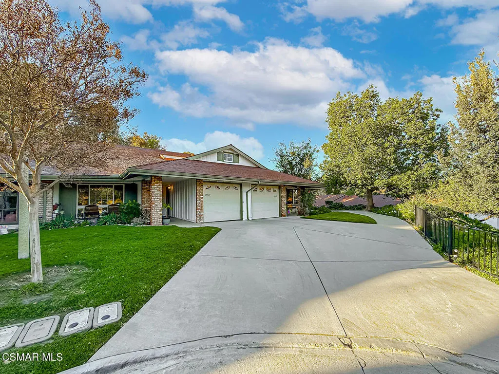 19337 Oak Plaza Court, Newhall, California 91321 home-pic-1