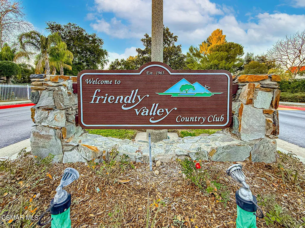 19337 Oak Plaza Court, Newhall, California 91321 home-pic-2