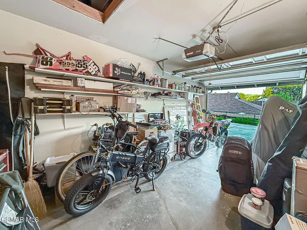 19337 Oak Plaza Court, Newhall, California 91321 home-pic-36