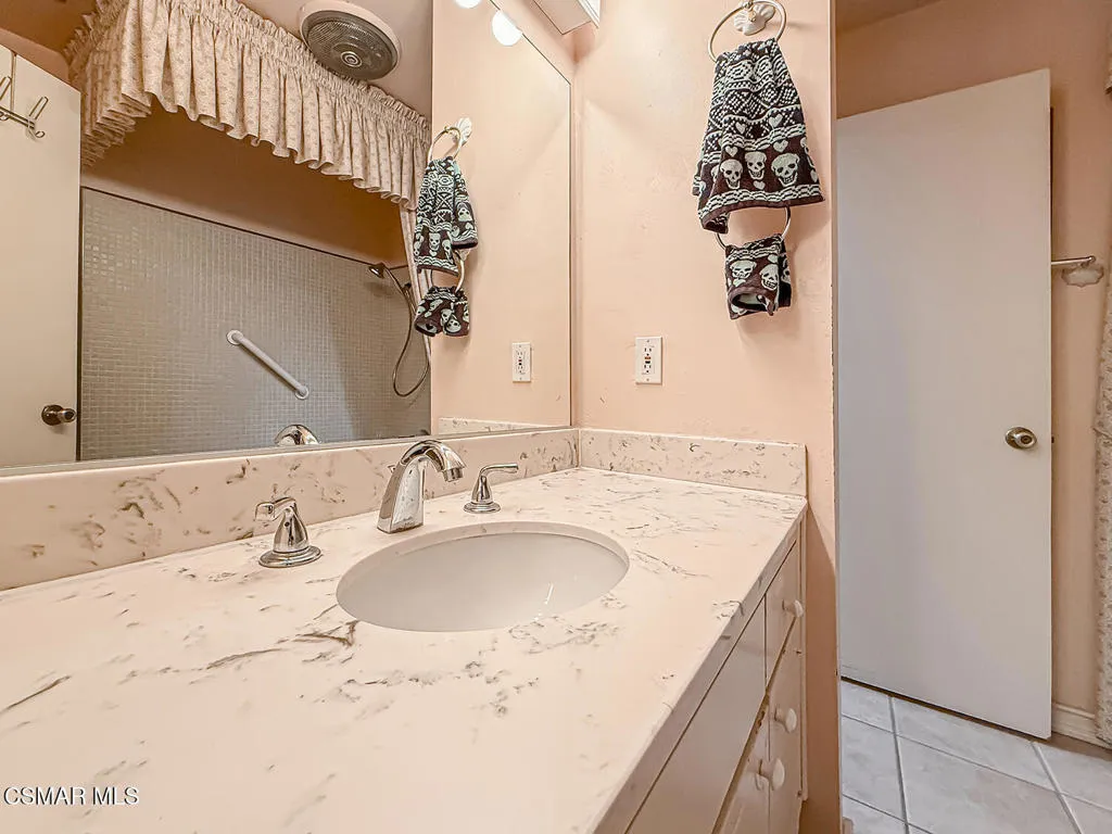 19337 Oak Plaza Court, Newhall, California 91321 home-pic-26