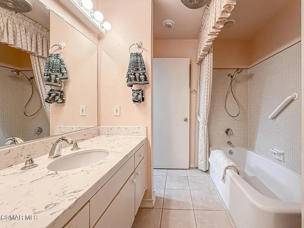 19337 Oak Plaza Court, Newhall, California 91321 home-pic-25