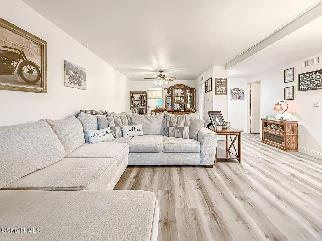 19337 Oak Plaza Court, Newhall, California 91321 home-pic-10