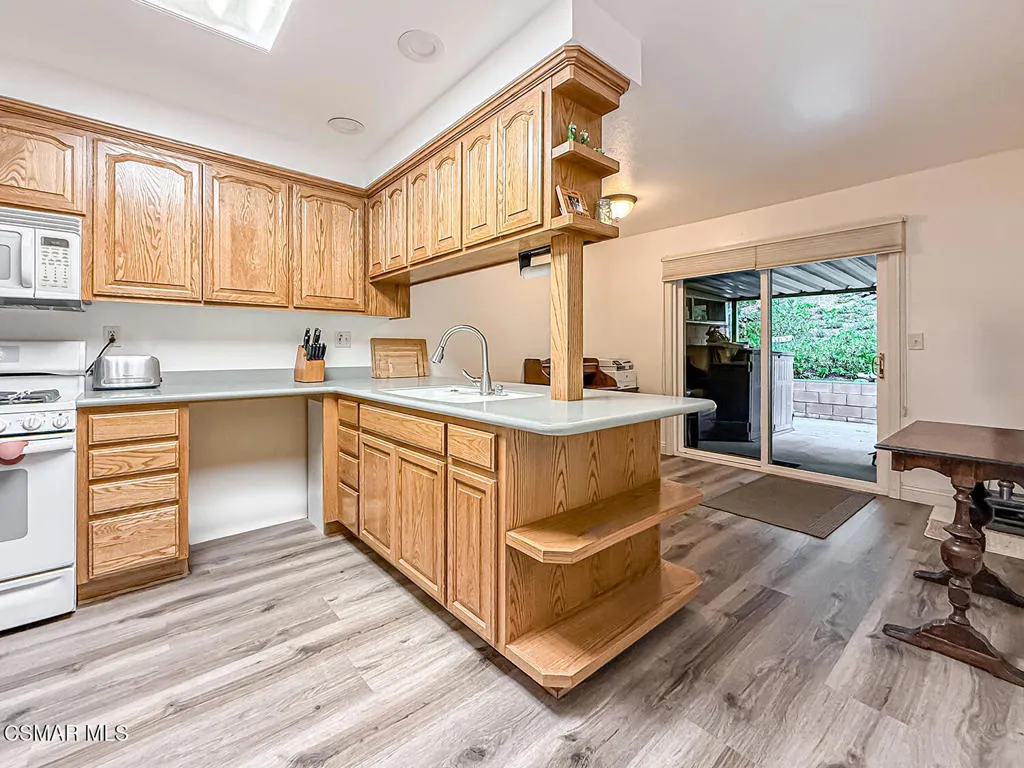 19337 Oak Plaza Court, Newhall, California 91321 home-pic-16