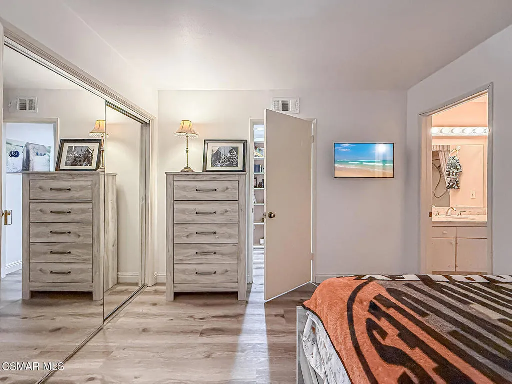 19337 Oak Plaza Court, Newhall, California 91321 home-pic-23