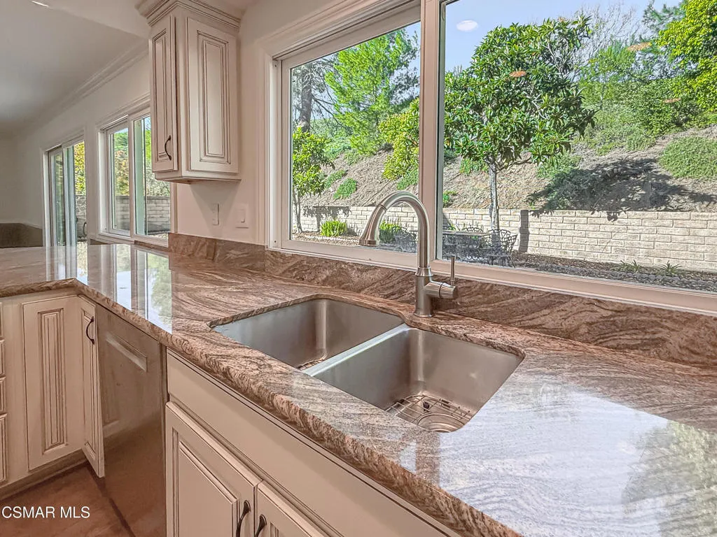 705 Rushing Creek Place, Thousand Oaks, California 91360 home-pic-21