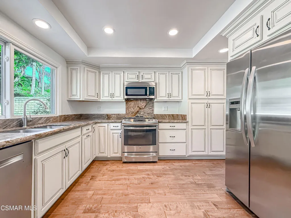 705 Rushing Creek Place, Thousand Oaks, California 91360 home-pic-18