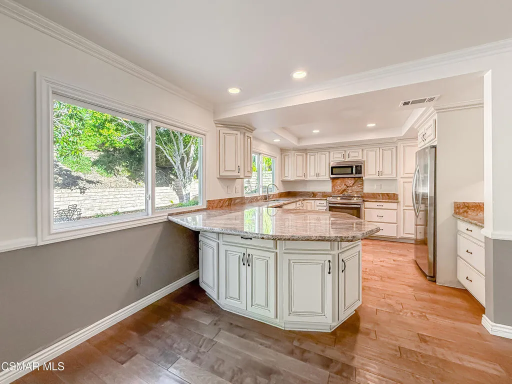 705 Rushing Creek Place, Thousand Oaks, California 91360 home-pic-17