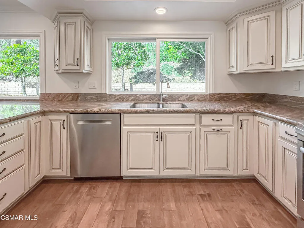 705 Rushing Creek Place, Thousand Oaks, California 91360 home-pic-20