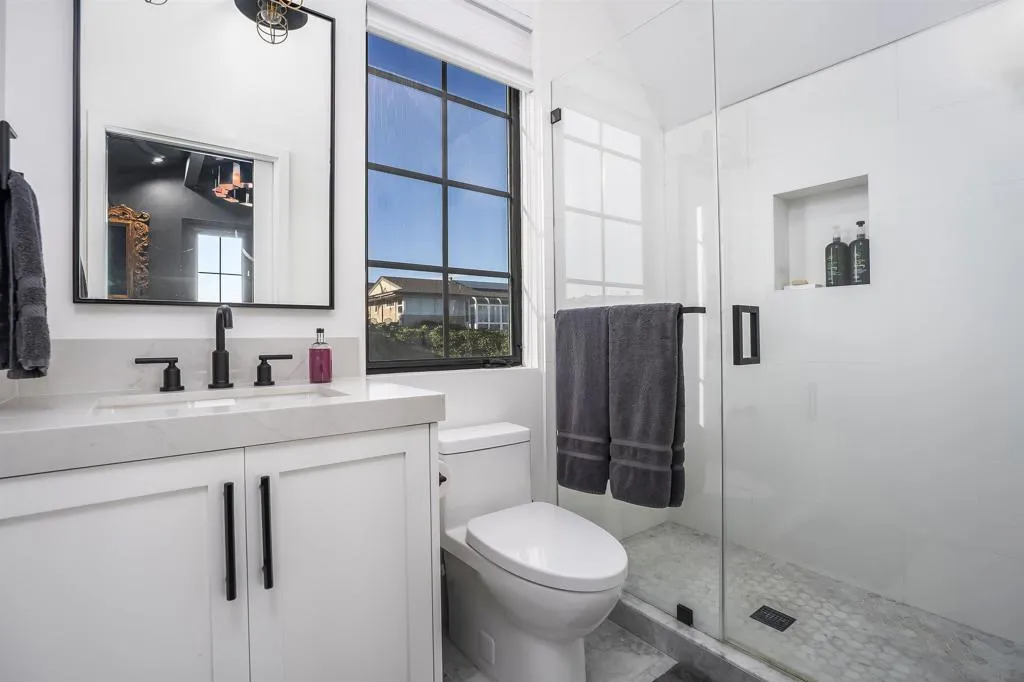 1455 Clove Street, San Diego, California 92106 home-pic-31