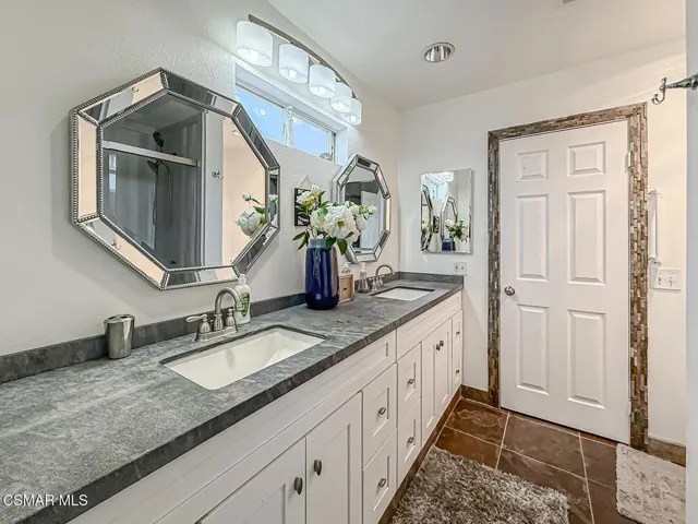 dPrimary Bedroom Suite4