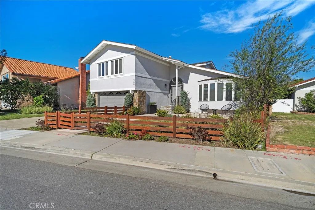 9801 Mammoth Drive, Huntington Beach, California 92646 home-pic-1
