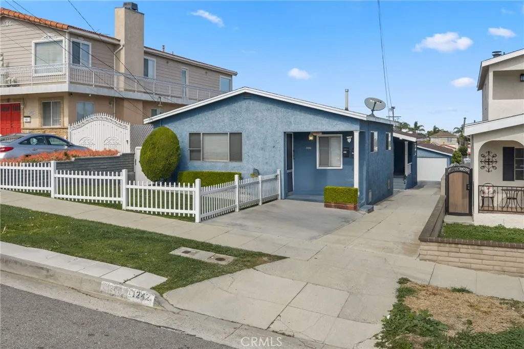 1240 W 22nd St, San Pedro, California 90731 home-pic-3