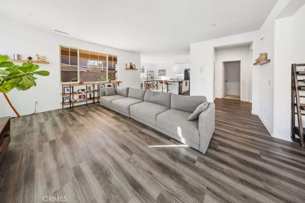 4124 S Inglenook, Ontario, California 91761 home-pic-6