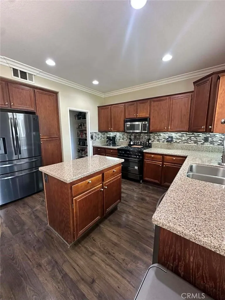 33379 Wallace Way, Yucaipa, California 92399 home-pic-6