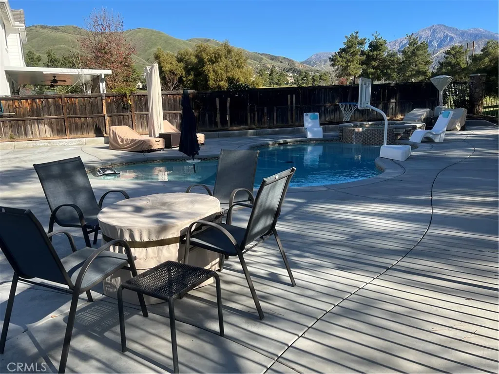 33379 Wallace Way, Yucaipa, California 92399 home-pic-4