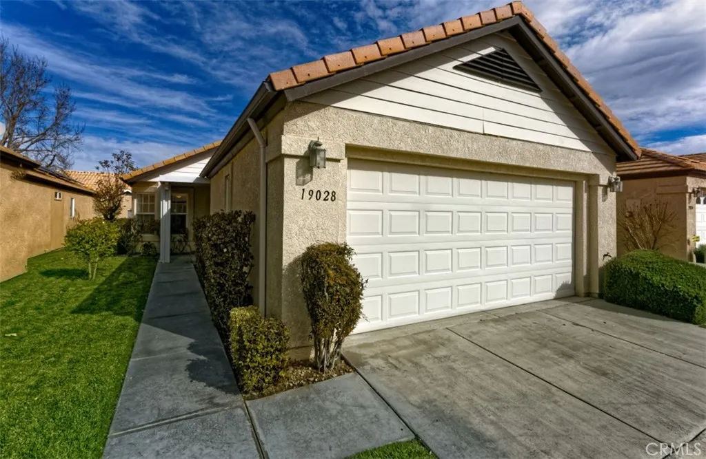 19028 Stoddard Way, Apple Valley, California 92308 home-pic-1