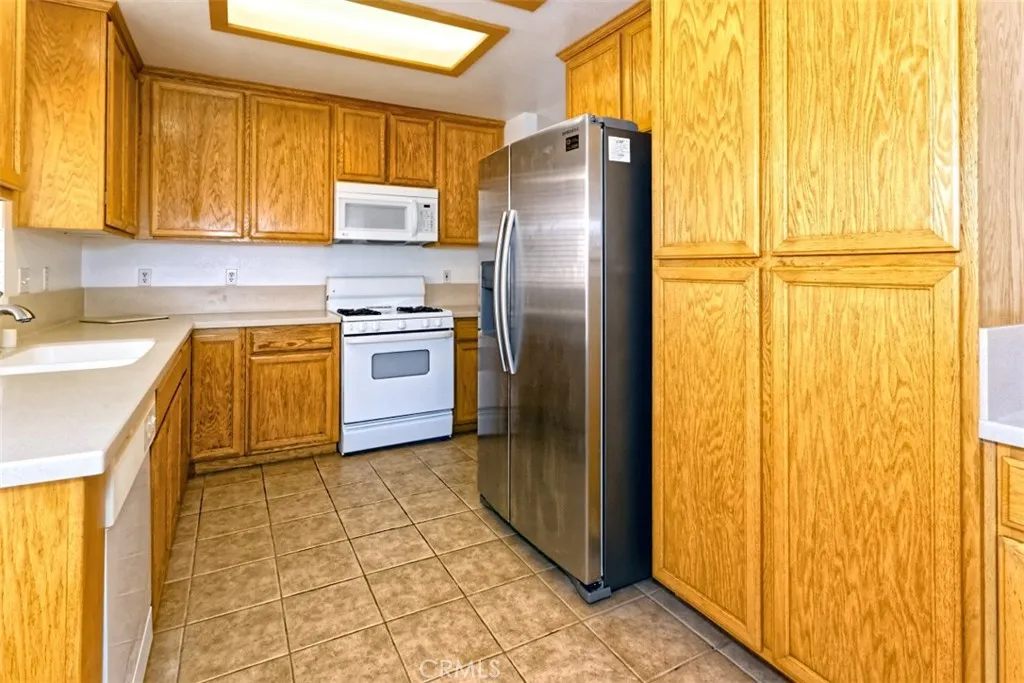 19028 Stoddard Way, Apple Valley, California 92308 home-pic-8