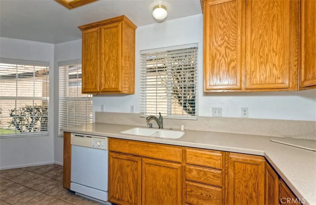 19028 Stoddard Way, Apple Valley, California 92308 home-pic-7