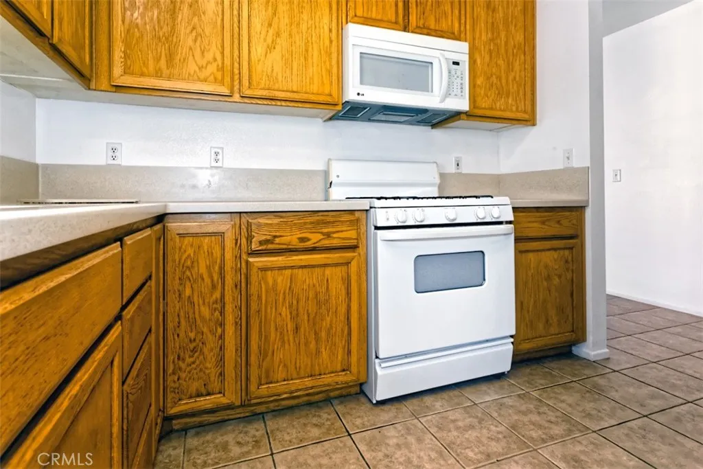 19028 Stoddard Way, Apple Valley, California 92308 home-pic-13