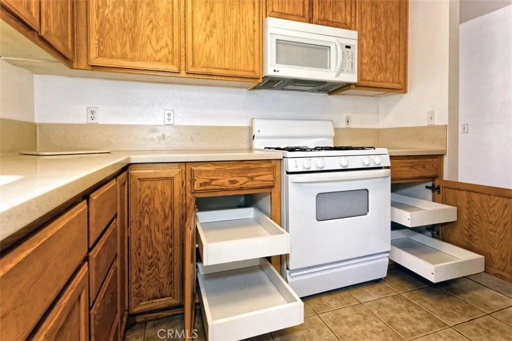 19028 Stoddard Way, Apple Valley, California 92308 home-pic-12
