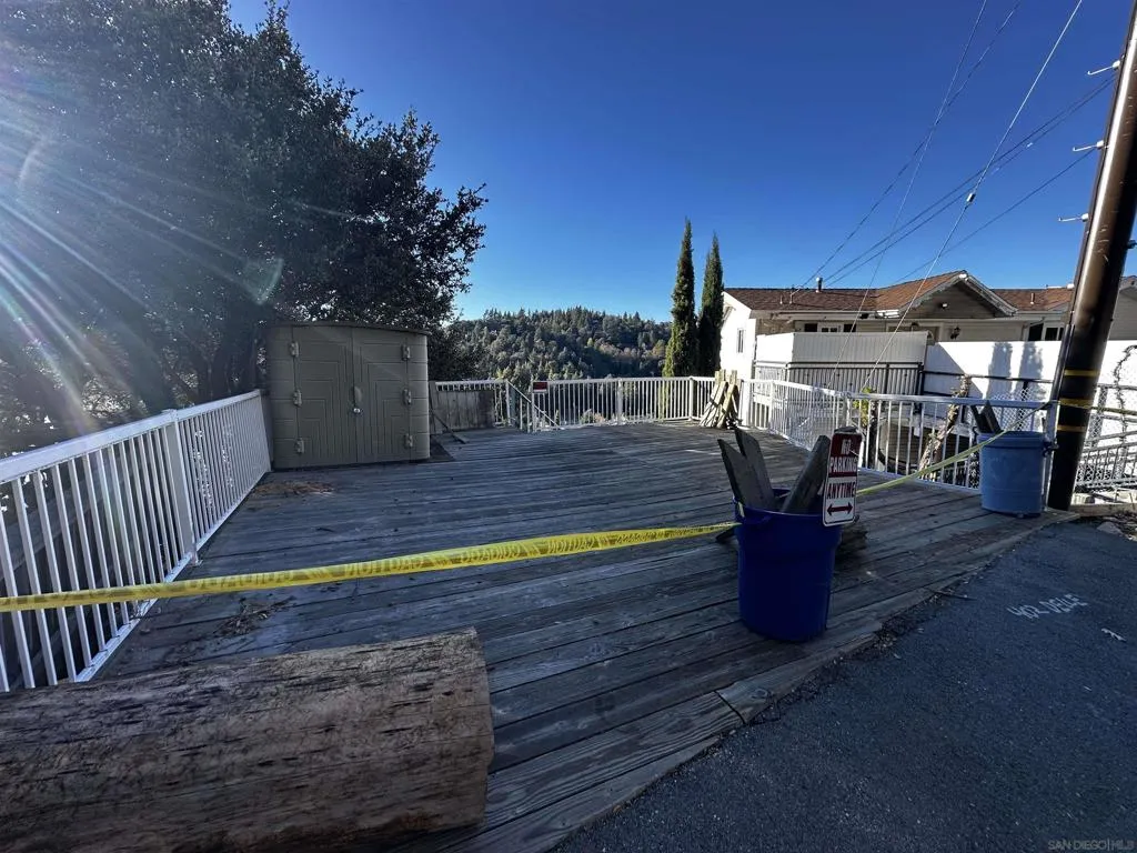 402 Delle Drive, Crestline, California 92325 home-pic-26