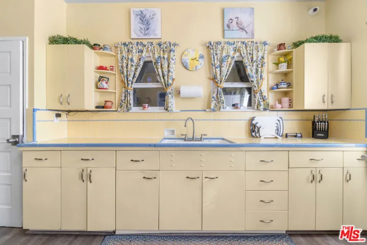 Downstairs kitchen 4