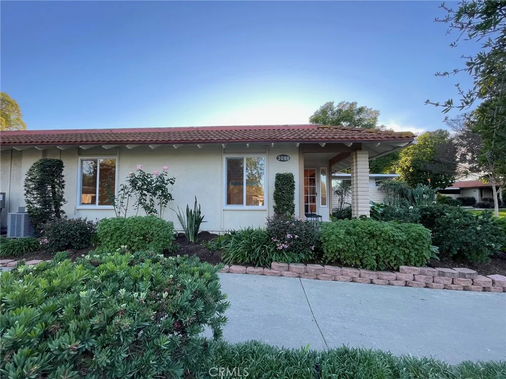3088 N Via Serena  home-pic-1