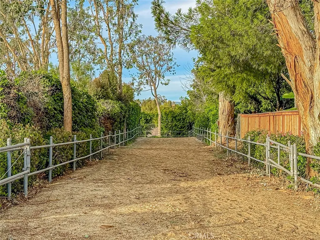 377 Oldstone Court, Simi Valley, California 93065 home-pic-4