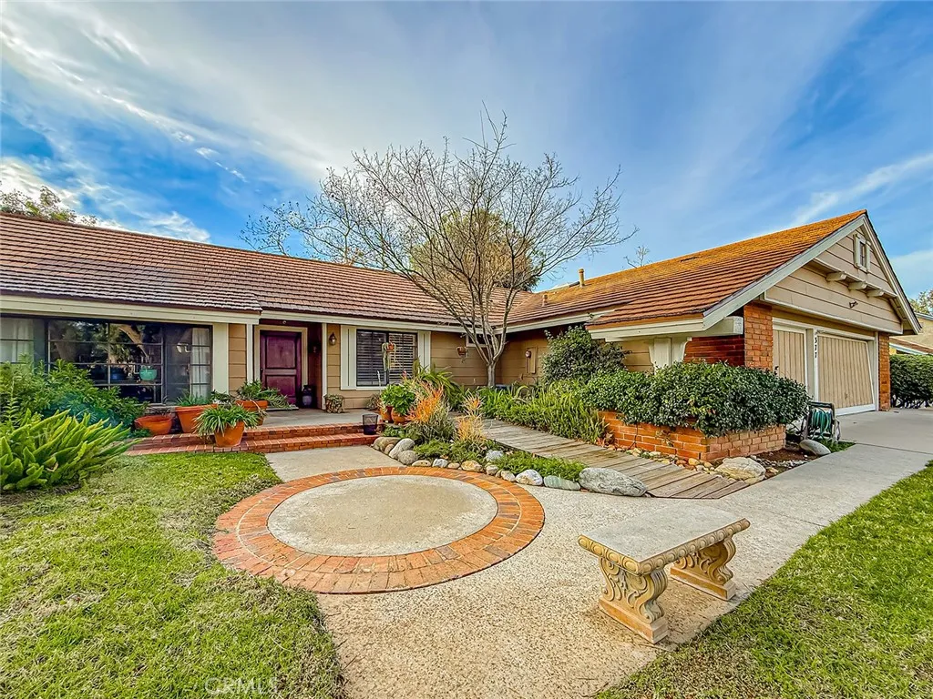 377 Oldstone Court, Simi Valley, California 93065 home-pic-2