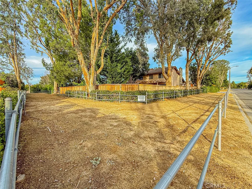 377 Oldstone Court, Simi Valley, California 93065 home-pic-36