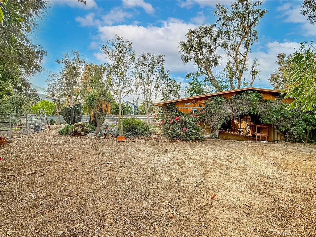 377 Oldstone Court, Simi Valley, California 93065 home-pic-27