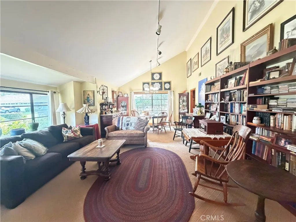 377 Oldstone Court, Simi Valley, California 93065 home-pic-10