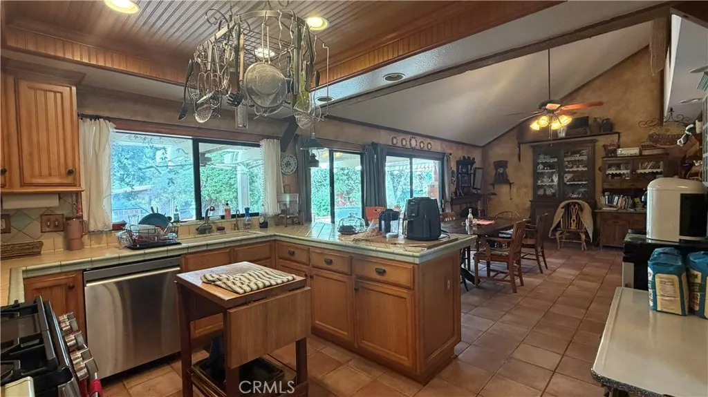 377 Oldstone Court, Simi Valley, California 93065 home-pic-17